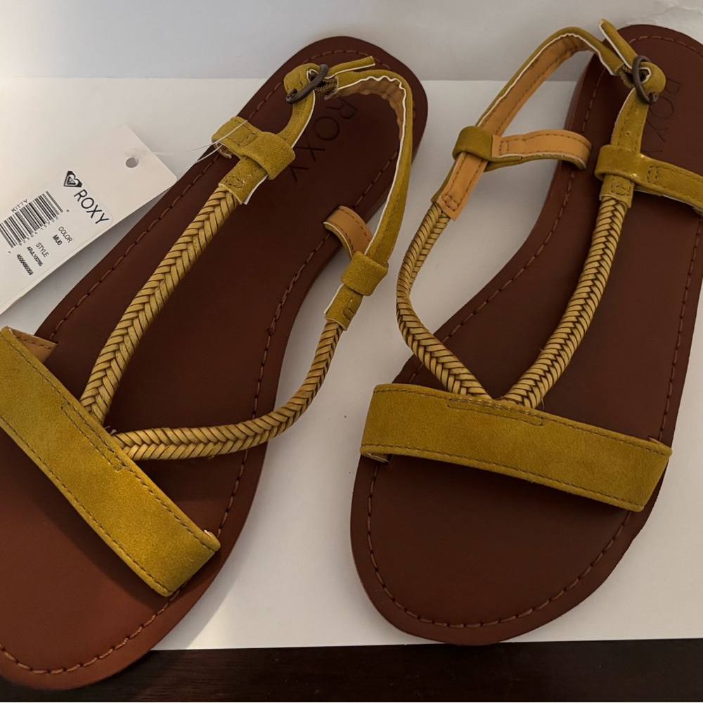 Roxy Mustard Yellow Sandals size 8 NWT